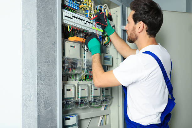 Best Commercial Electrician Services  in Tunica, MS